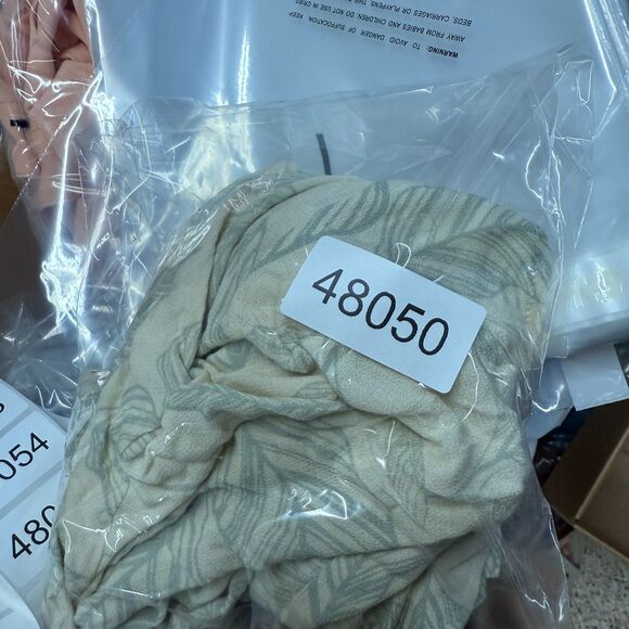 The Normal Brand Shirt Women S Small Beige Floral Button Up Collared Long Sleeve - Picture 8 of 8